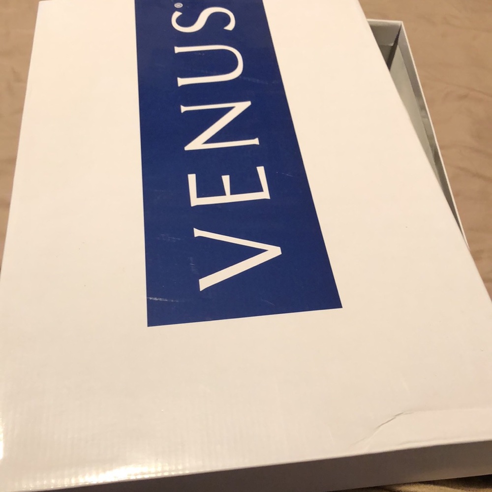 Venus knee high boots- size 8.5 - worn 2x - Picture 2 of 6